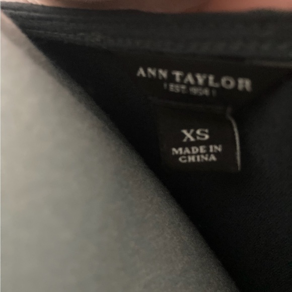 Ann Taylor Women’s sequin trim, fitted sleeveless top, grayish blue, XS - Picture 2 of 2